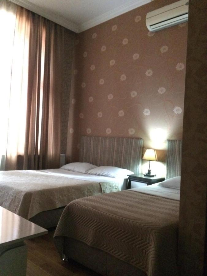 Hotel Albatros Batumi Esterno foto