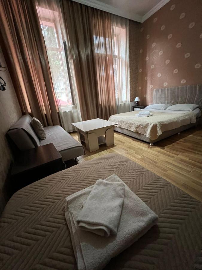 Hotel Albatros Batumi Esterno foto