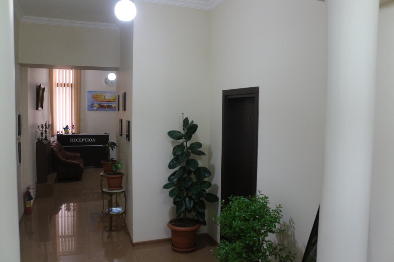 Hotel Albatros Batumi Esterno foto